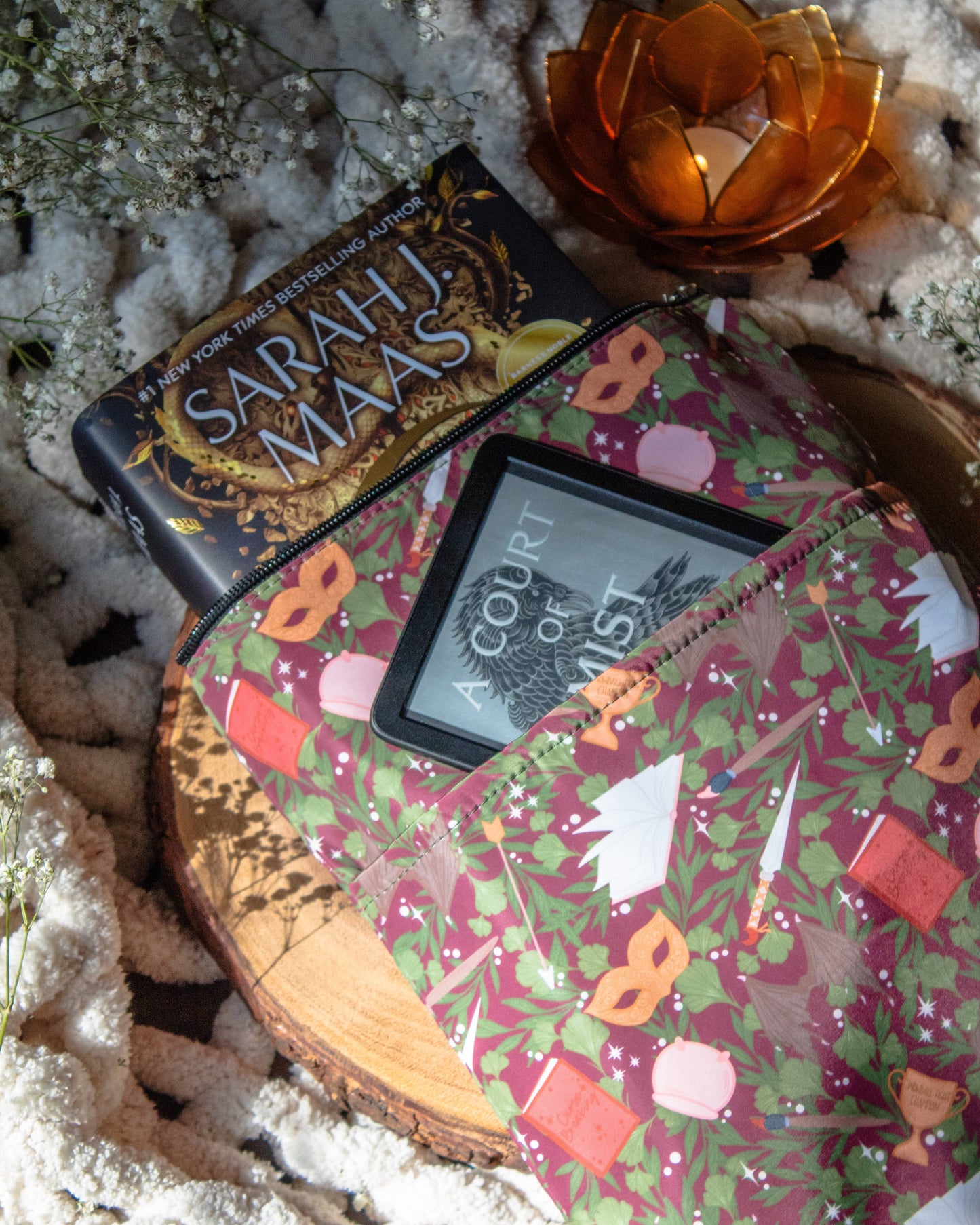 Meaggie Moos - Book / Tablet Sleeve | A Court of Thorns and Roses