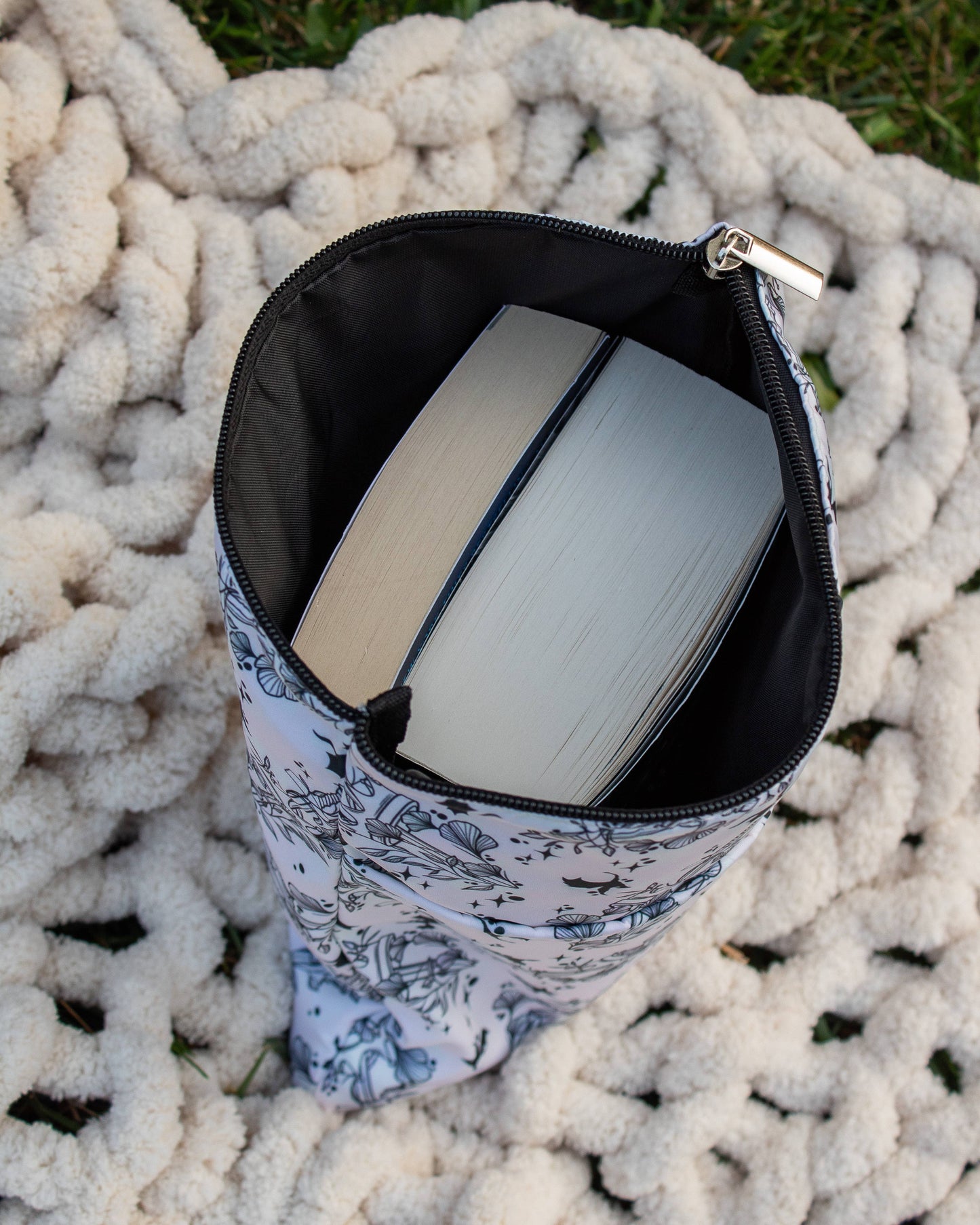 Meaggie Moos - Book / Tablet Sleeve | Ivory Swords