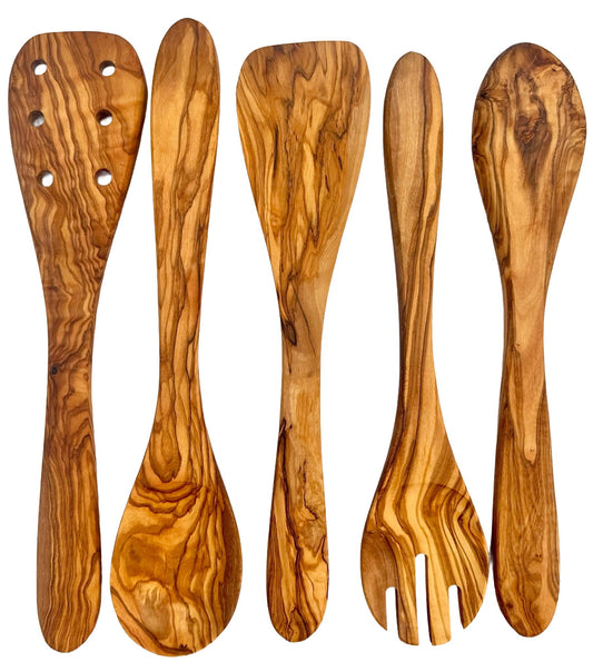 wooden spoons in a line 