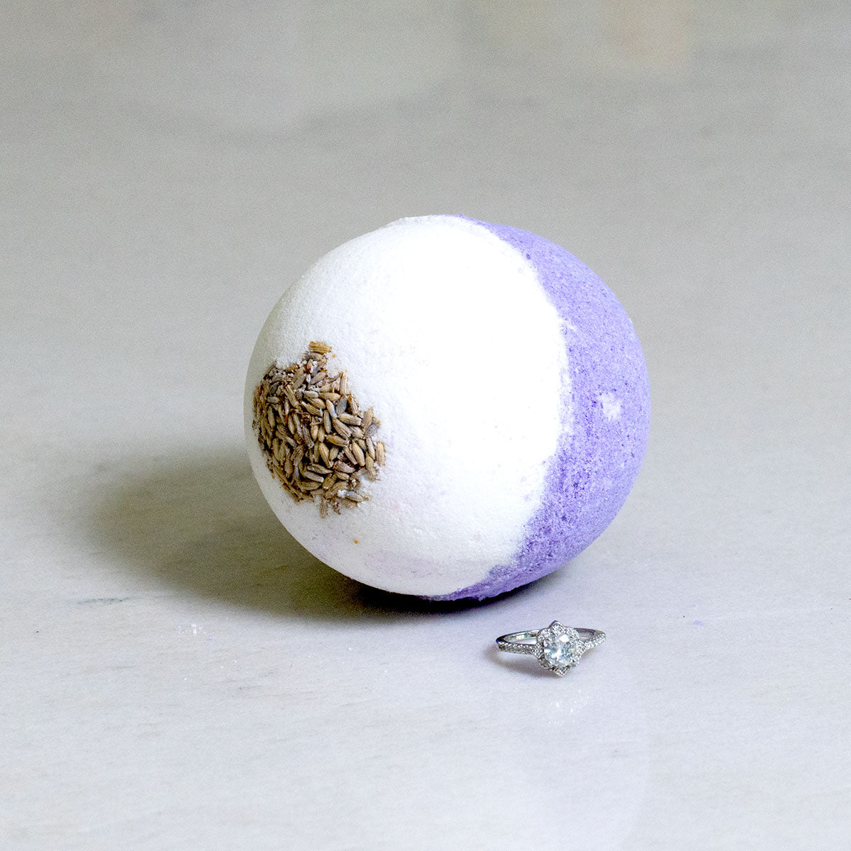 Dreamy Lavender 10oz Jewelry Bath Bomb