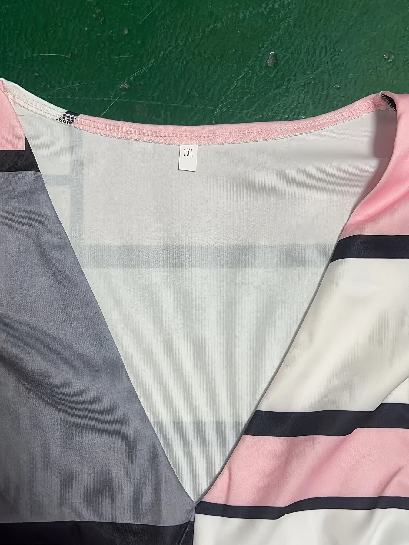 Plus Size elegant Blouse, Women's Plus Colorblock Geometric Print Lantern Sleeve V Neck Ruched Side Top