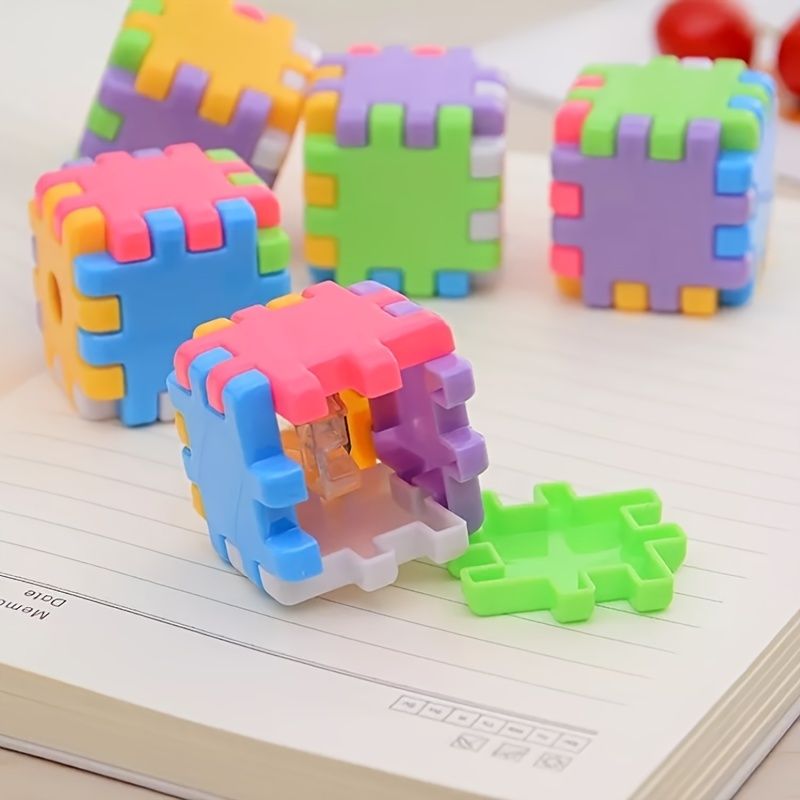 2pcs New Creative Building Blocks Children's Pencil Sharpener Manual Circle Pencil Sharpener Cartoon Rubik's Cube Elementary School Students Use Children's Manual Pencil Sharpener Stationery