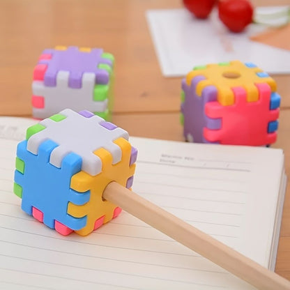 2pcs New Creative Building Blocks Children's Pencil Sharpener Manual Circle Pencil Sharpener Cartoon Rubik's Cube Elementary School Students Use Children's Manual Pencil Sharpener Stationery