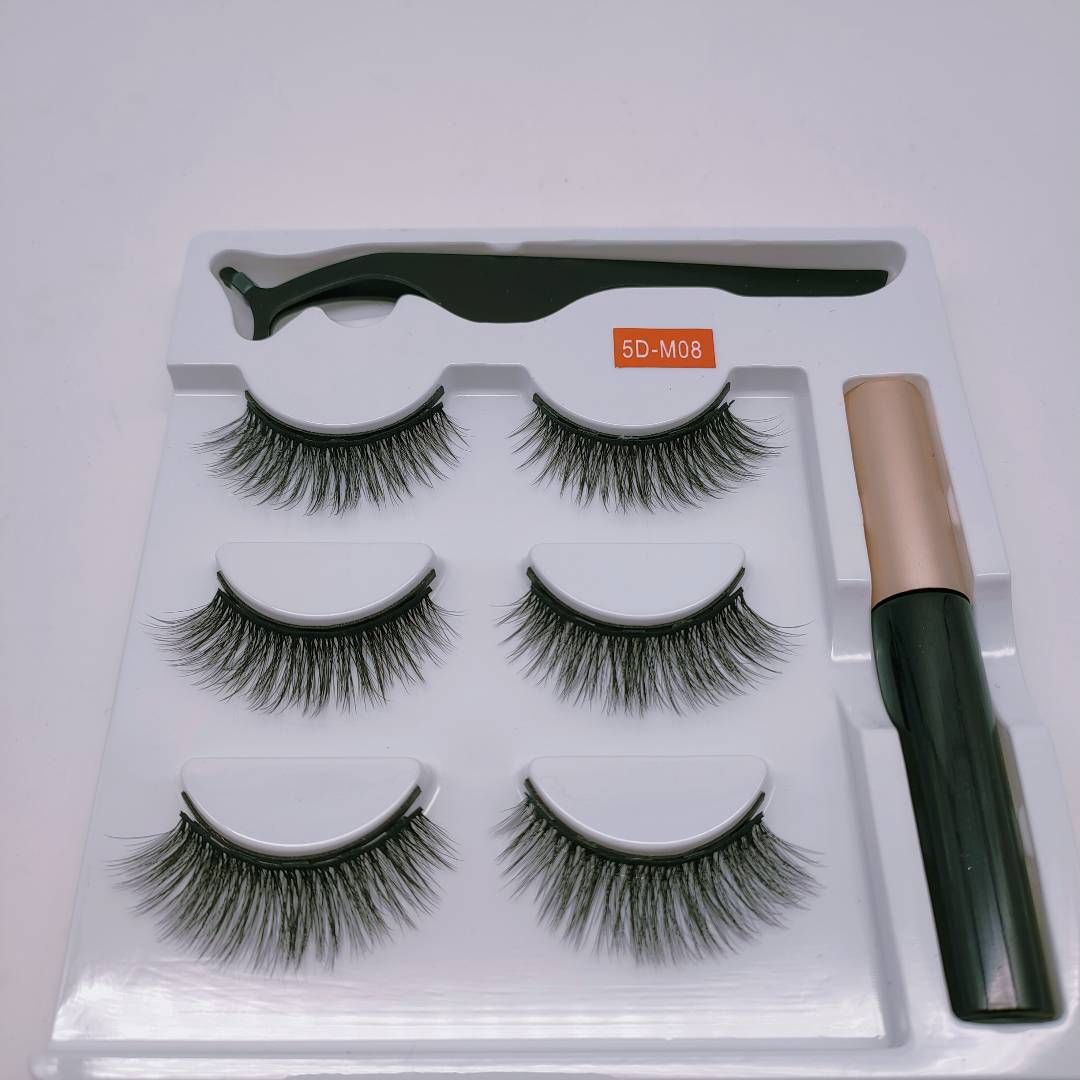 3 Pairs Of Magnetic Eyeliner Liquid False Lashes. Magnetic Adhesive False Lashes. Magnetic Clasp Eyelashes. Magnetic Eyelashes.