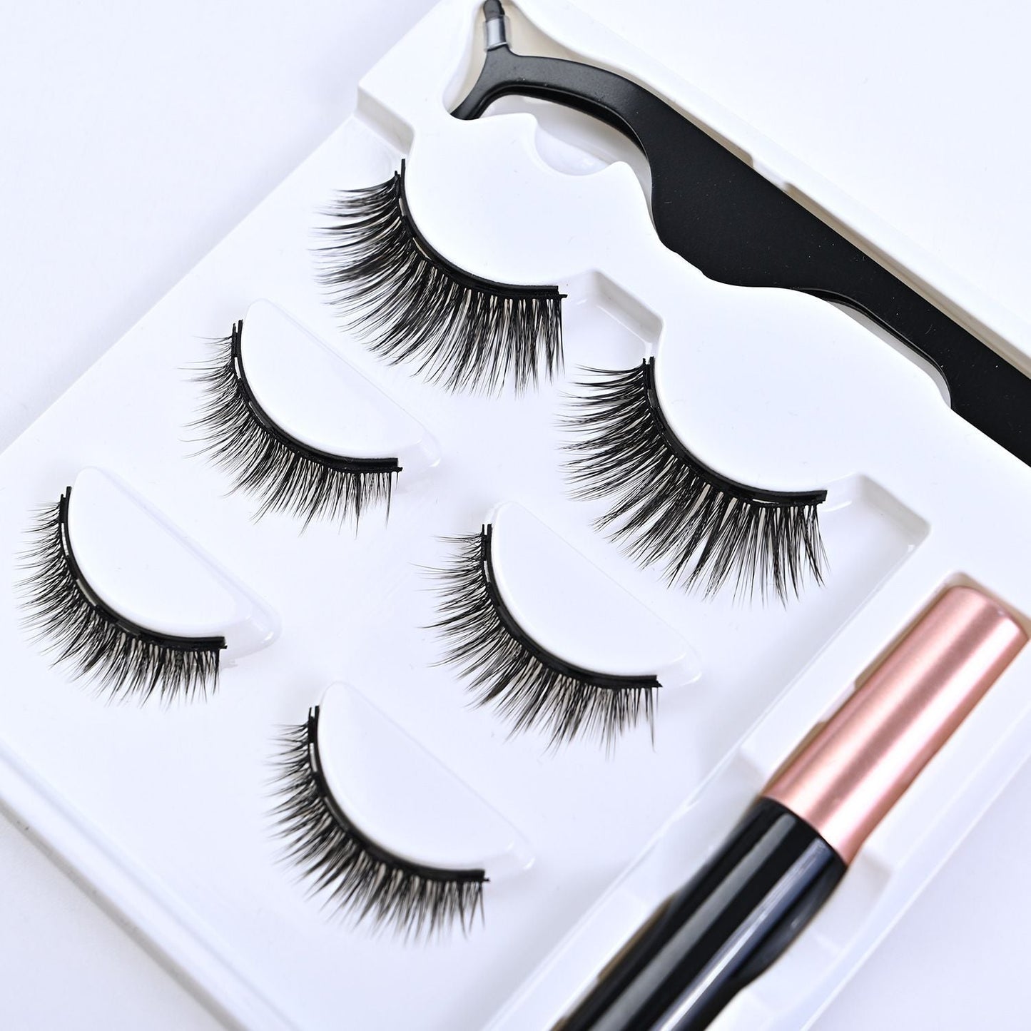 3 Pairs Of Magnetic Eyeliner Liquid False Lashes. Magnetic Adhesive False Lashes. Magnetic Clasp Eyelashes. Magnetic Eyelashes.