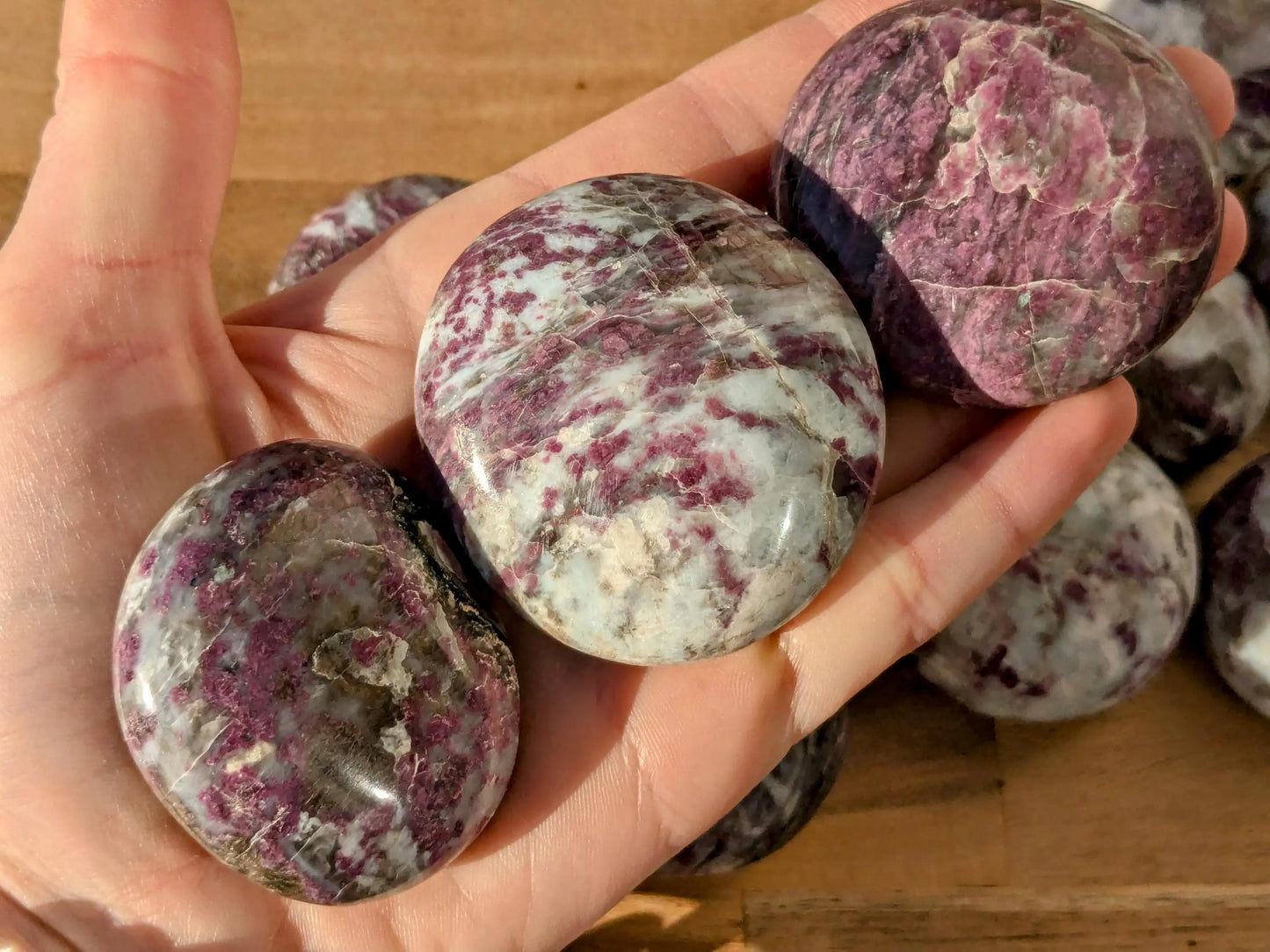 High Quality Rubellite Palm Stones