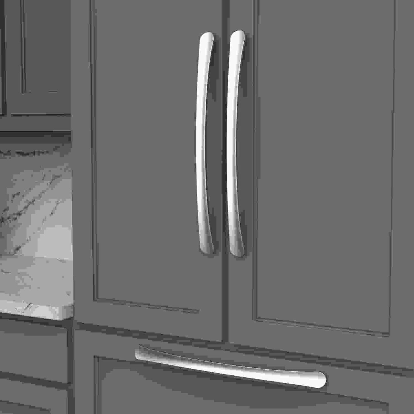 18 Inch Center to Center Vale Appliance Pull