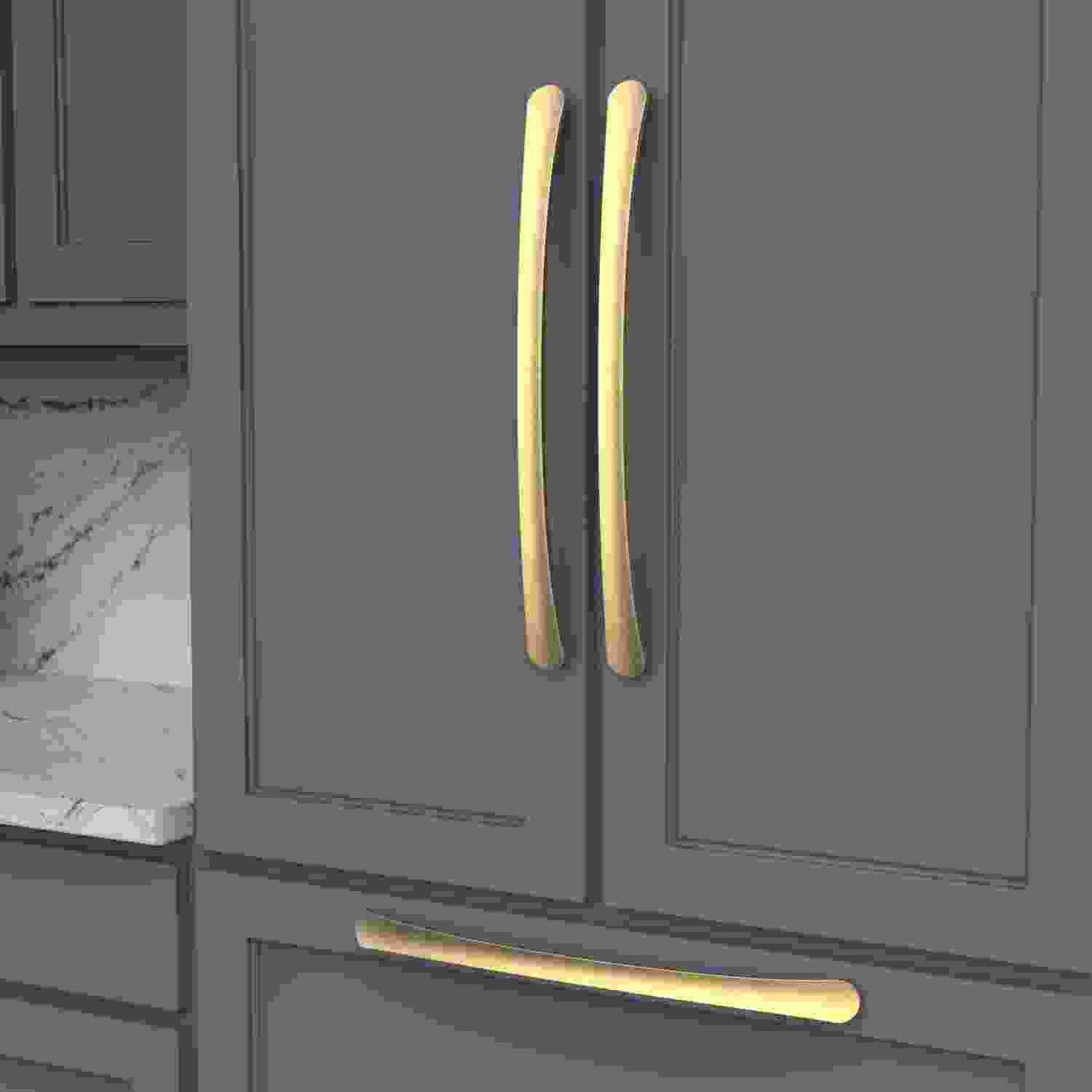18 Inch Center to Center Vale Appliance Pull