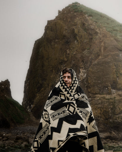 Awa Blanket - Natural / Black | Kitchen + Metal