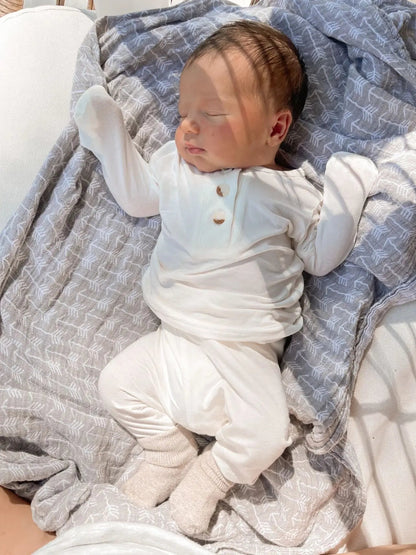 White Newborn Outfit - Baby Coming Home Outfit (Newborn - 12 months)