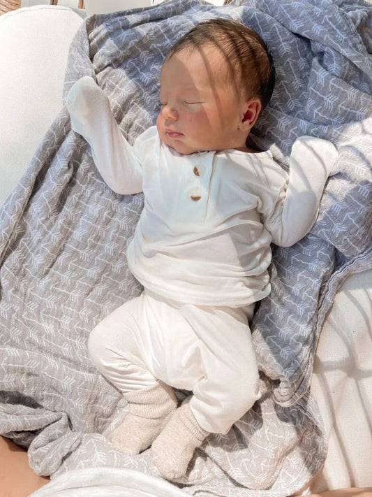 White Newborn Outfit - Baby Coming Home Outfit (Newborn - 12 months)