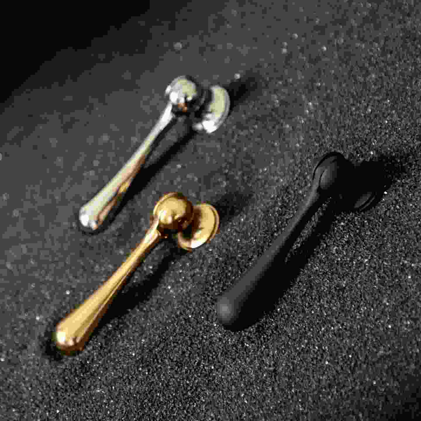 2-1/2 Inch x 1/2 Inch Bijou Dew Pendant Pull