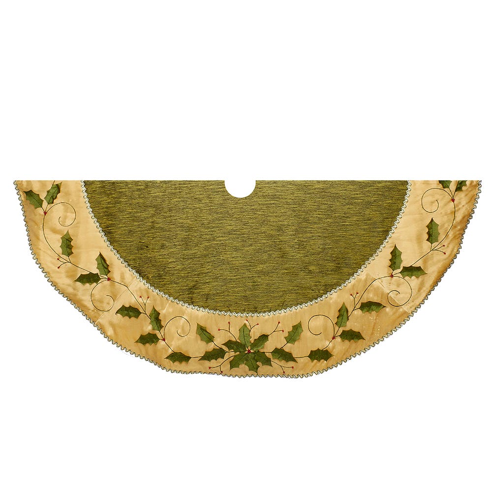 Decorative tree skirt with green center and gold边缘饰有冬青叶