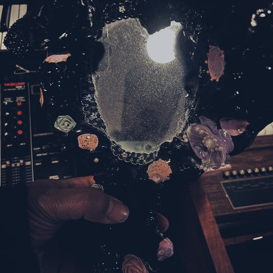 (PRE-ORDER 11/21/25) Bathes And Listens (CD) | Mint (M) Mint (M)