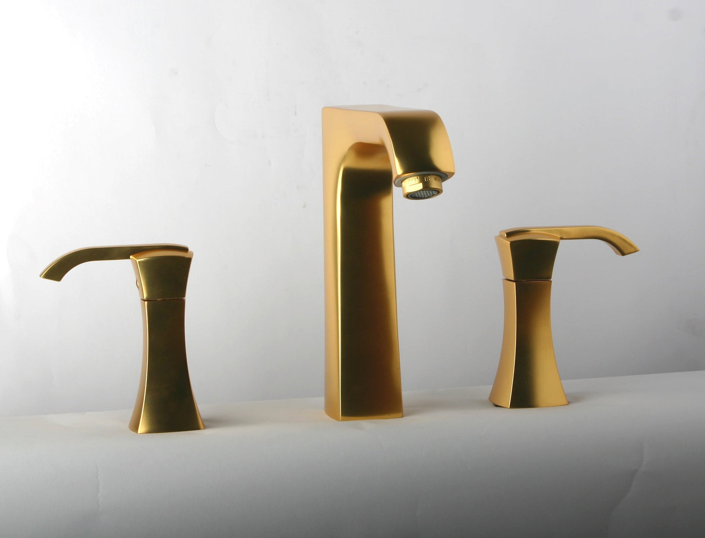89OK214 Faucets-Widespread