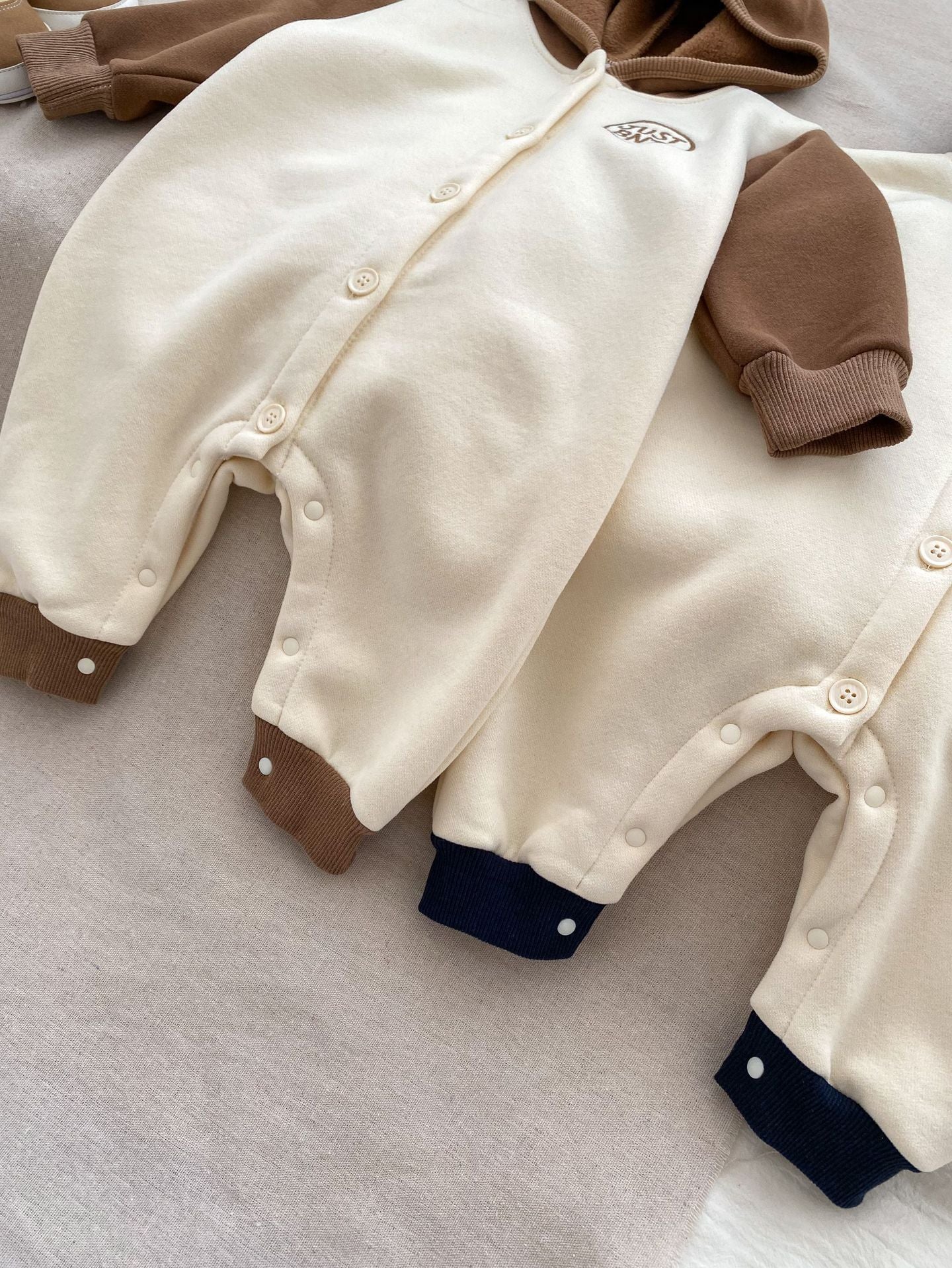 New Winter Baby Boy V-Collars Buttons Wiht Hat Long Sleeve Romper