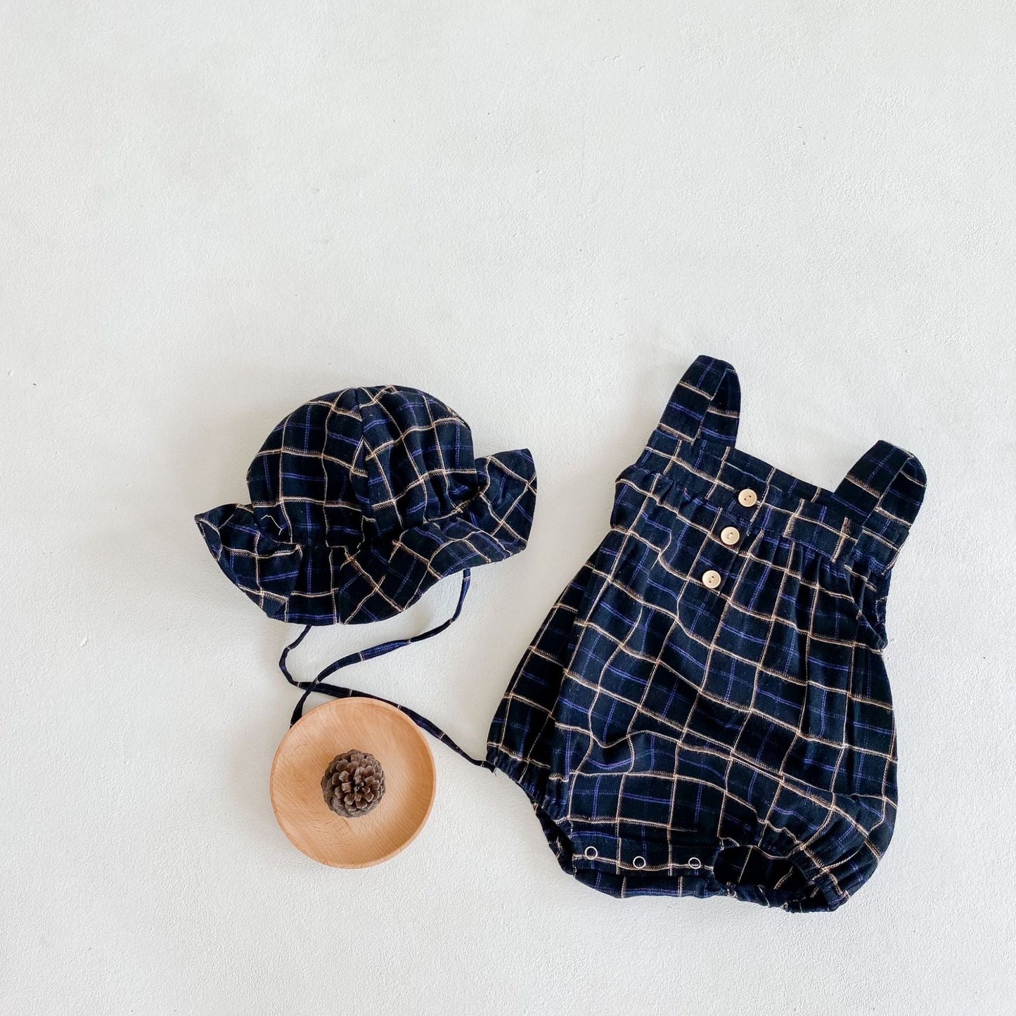 laid Pattern Sleeveless Onesies With Hat