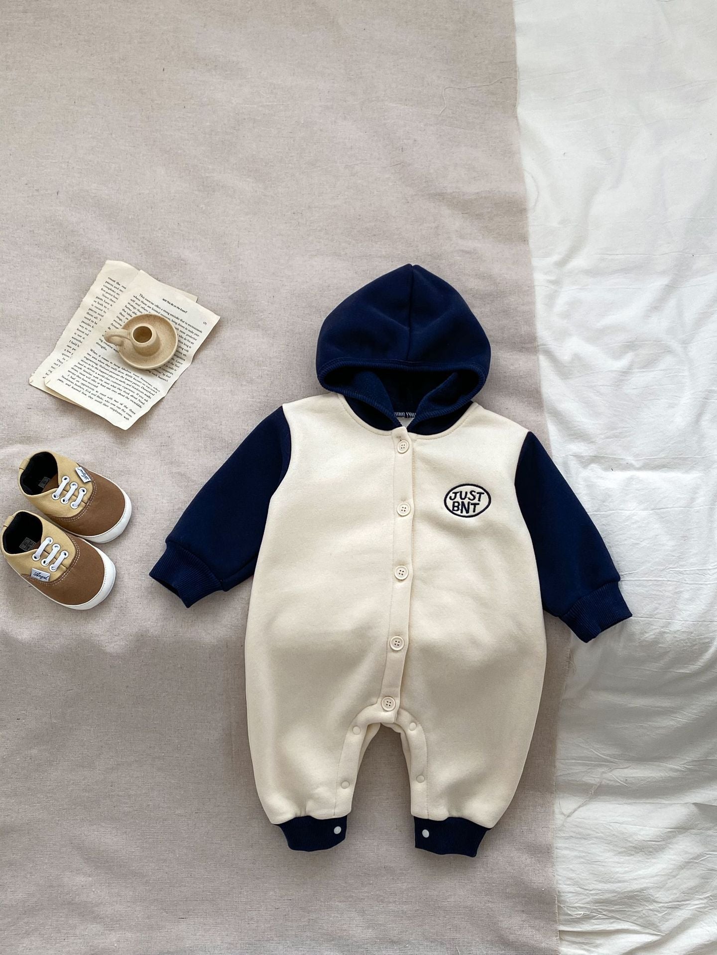 New Winter Baby Boy V-Collars Buttons Wiht Hat Long Sleeve Romper