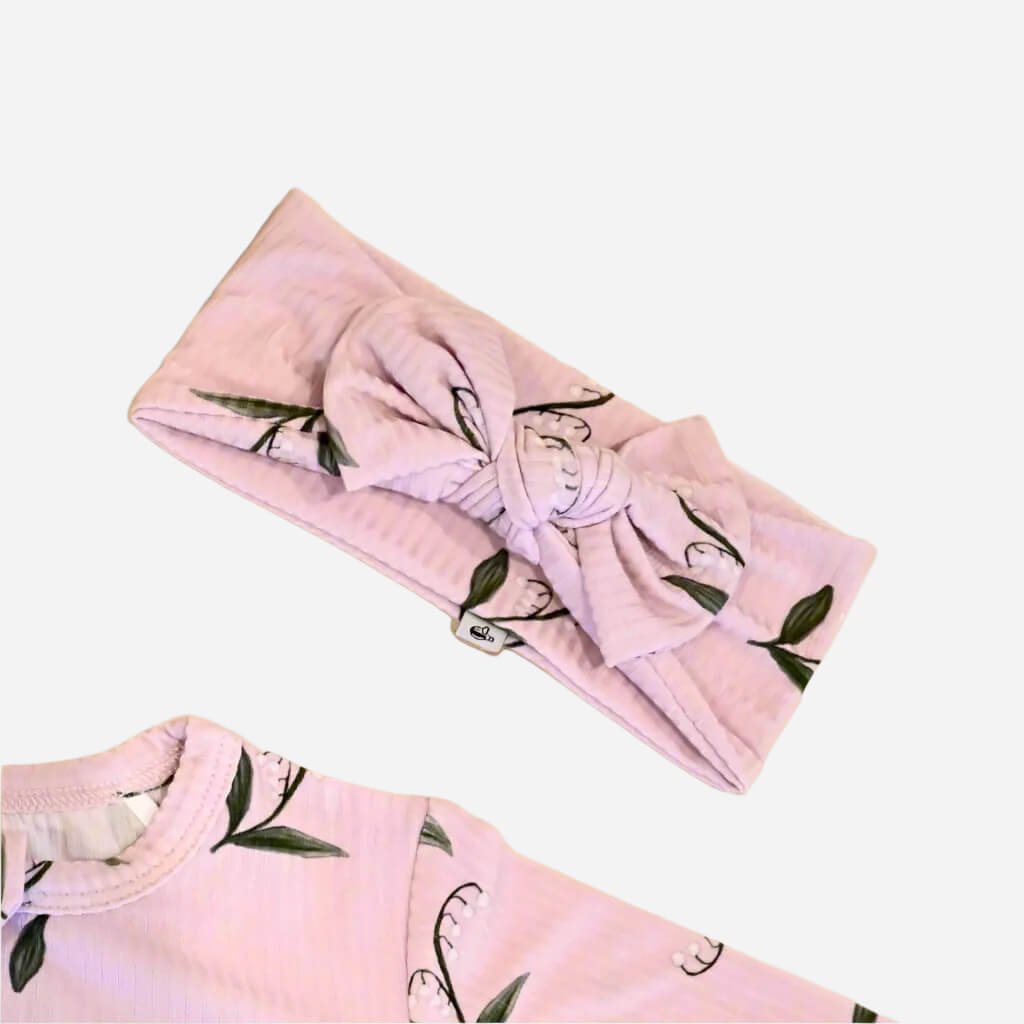 Ribbed Lilies Bow