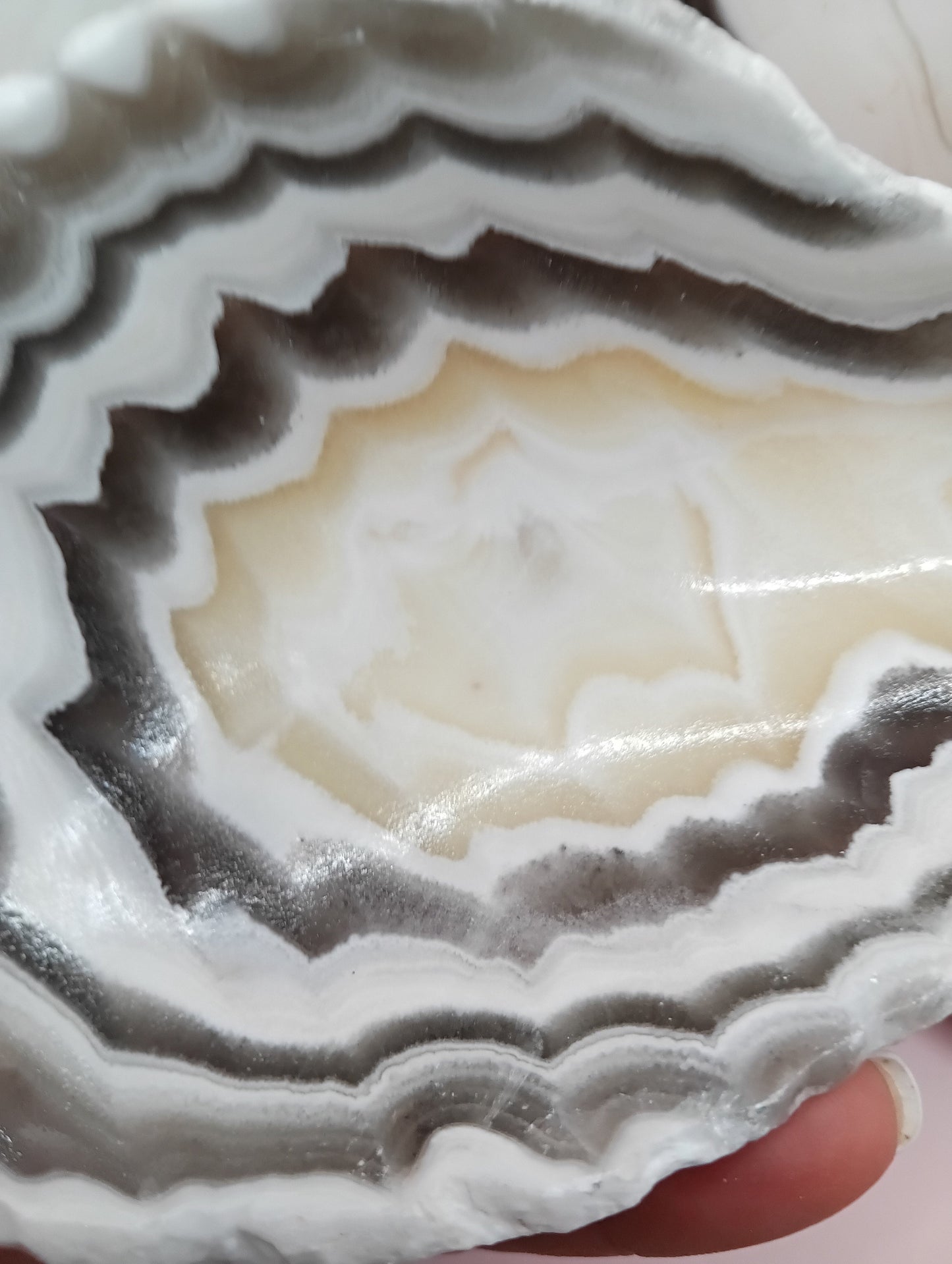 Onyx Slice Bowl – Natural Stone Display Dish