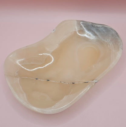 Polished Onyx Dish – Cream & Charcoal Stone Tray 7.5x4.5"