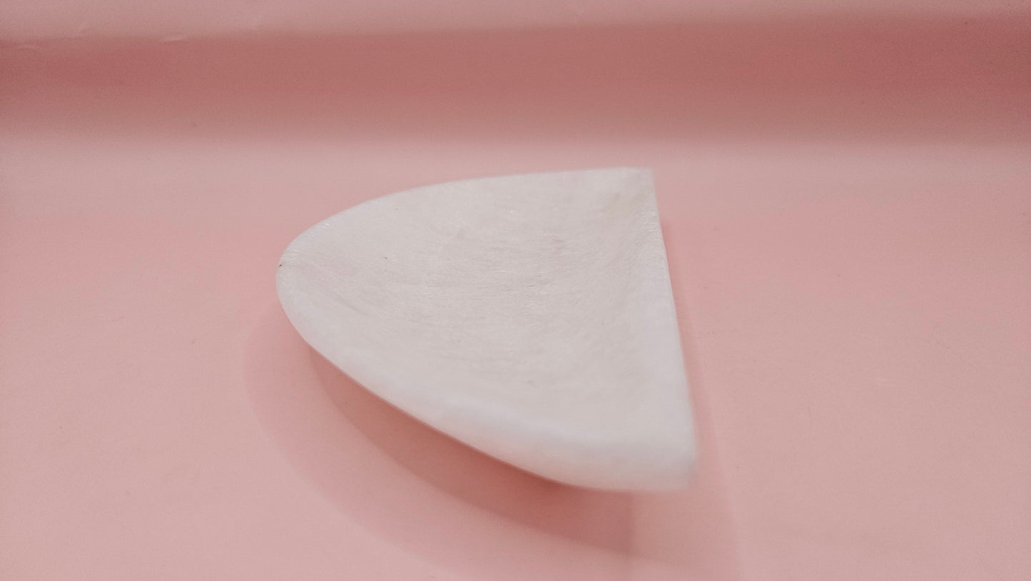 White Onyx Crescent Shallow Bowl – 5.7" Carved Stone Dish