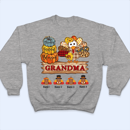 Thankful Grateful Blessed Grandma - Personalized Custom T Shirt - Thanksgiving, Birthday, Loving, Funny Gift for Grandma/Nana/Mimi, Mom, Wife, Grandparent