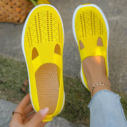 Lightweight Women’s Casual Sneakers – Breathable Flat Shoes for Everyday Comfort